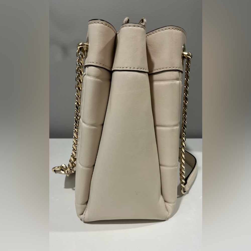 Michael Kors Leather Susan Cream w/ Gold Hardware Medium Quilted Tote B… - Picture 5 of 16